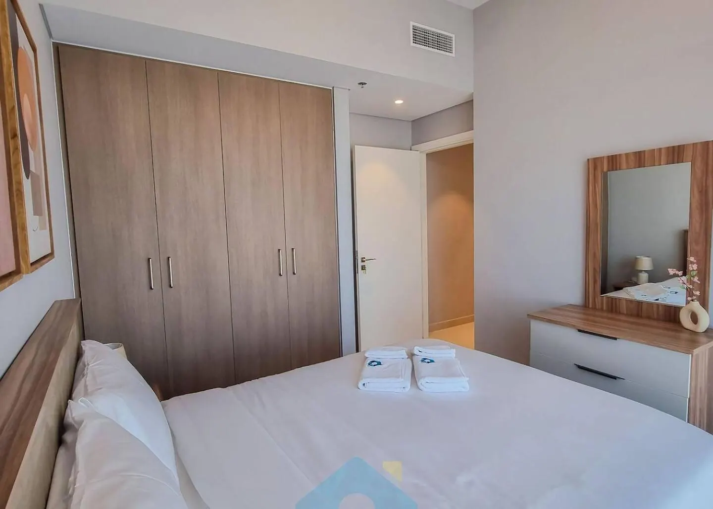 Like Home - 5805 Contemporary 3-Bhk With Subtle Creek Views At The Grand Dubai